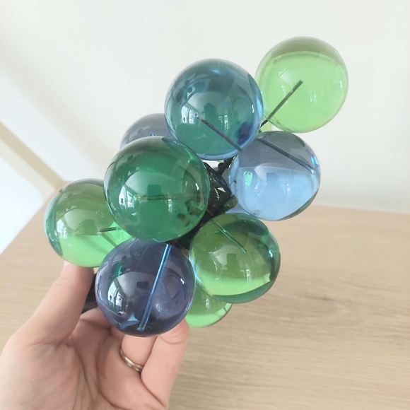 Rare MCM- Vintage Large Cluster Of Blue & Green Lucite Grapes! 8.5" - Picture 5 of 8